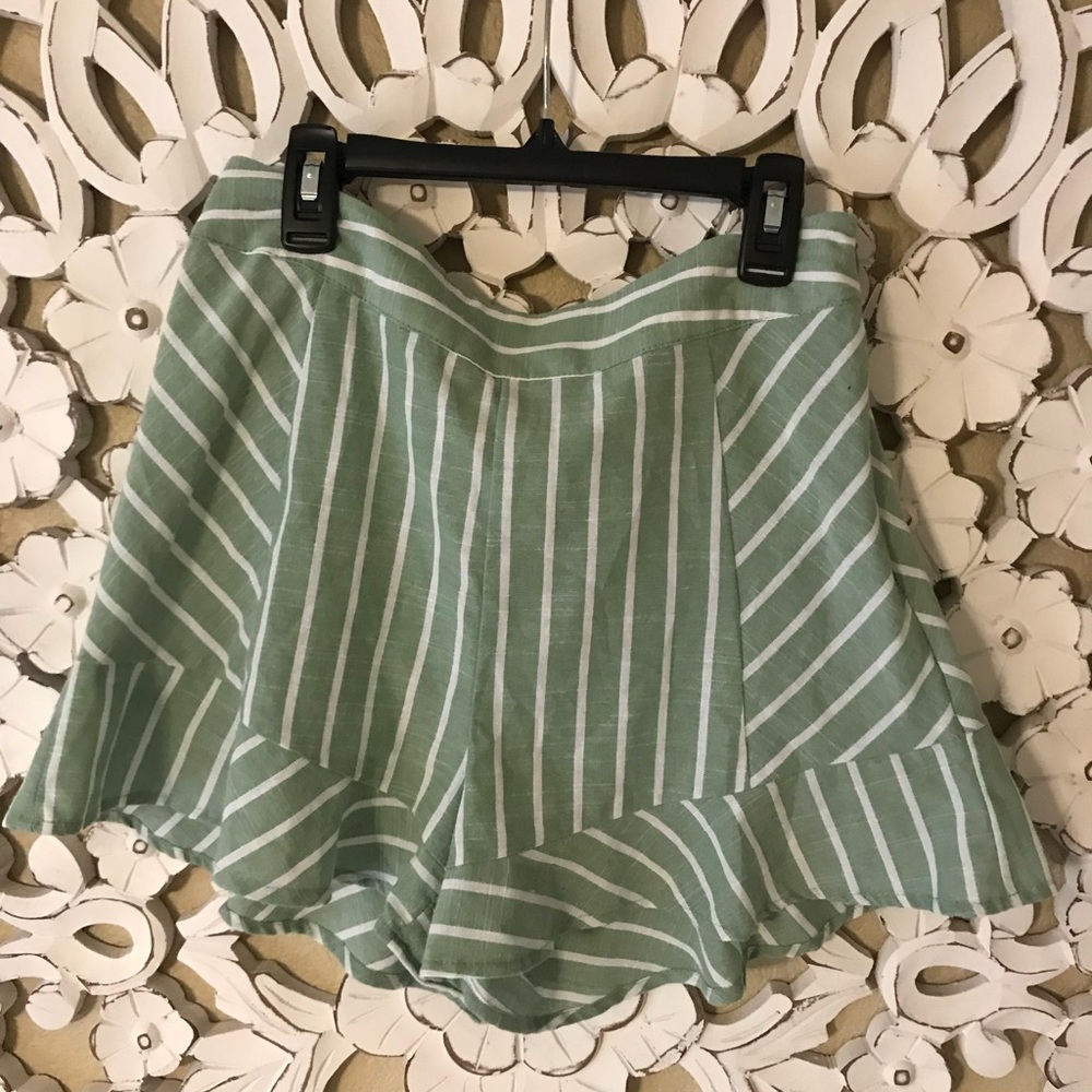 Stripped flowy shorts
